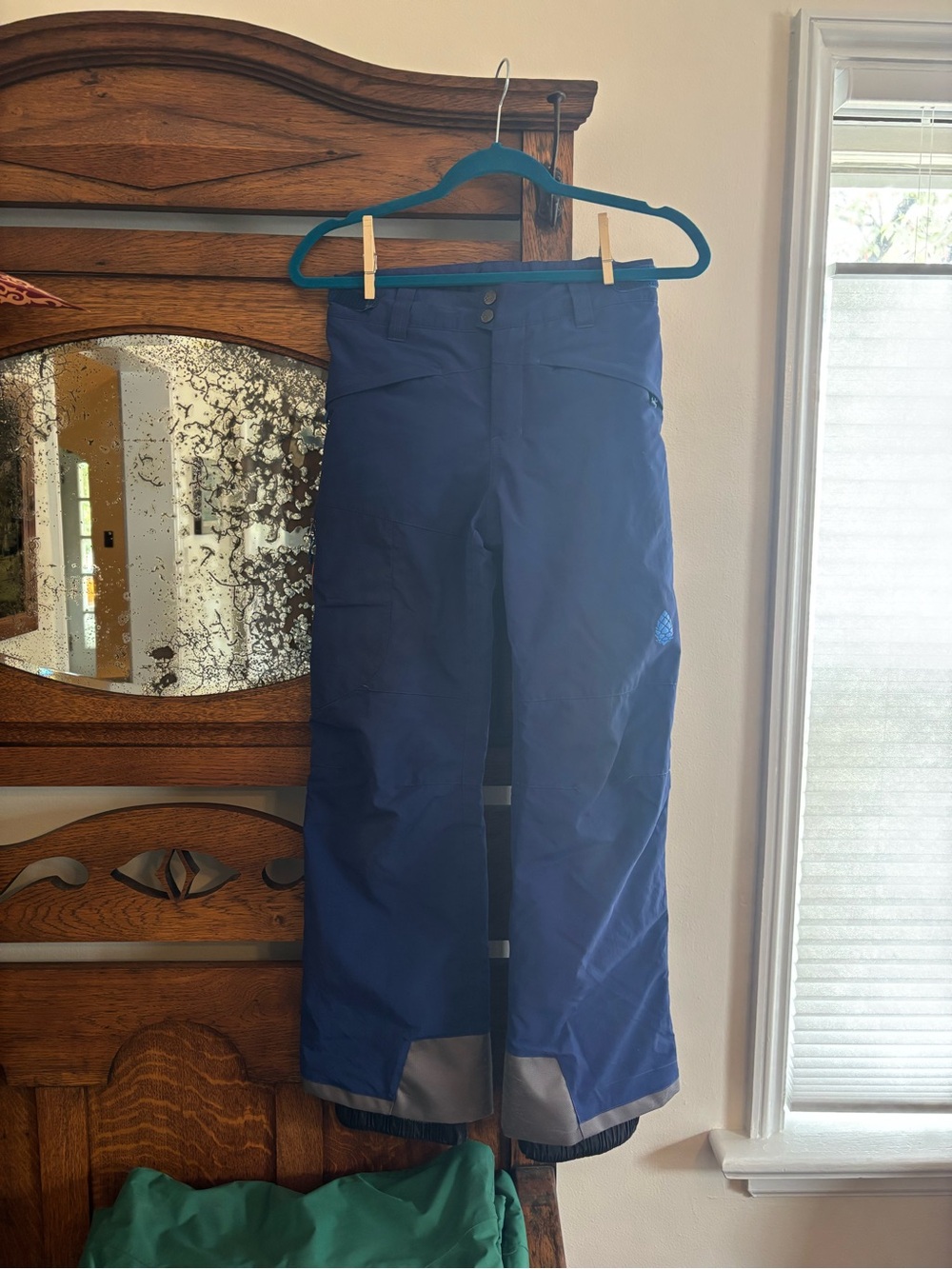 Stio ski pants, boys size 14 with extendable inseam.